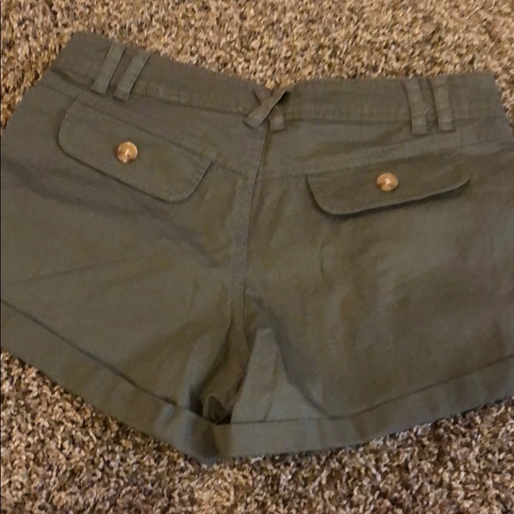 Shorts - Picture 2 of 3